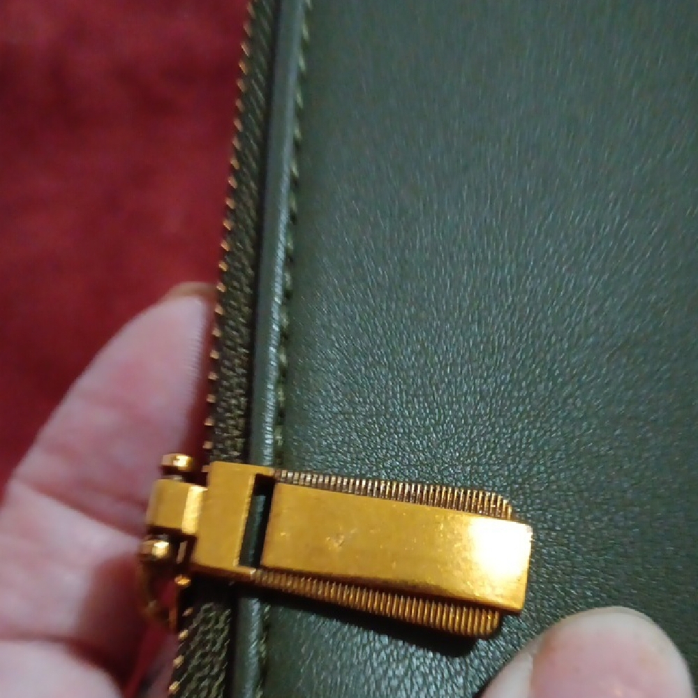 House of Harlow 1960 Olive Wristlet with Gold Logo - Picture 4 of 6